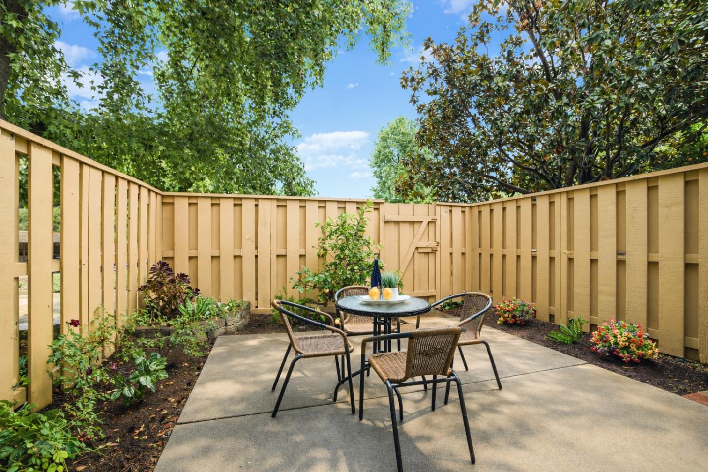 Detail Gallery Image 12 of 21 For 125 Connemara Way #164,  Sunnyvale,  CA 94087 - 2 Beds | 1/1 Baths