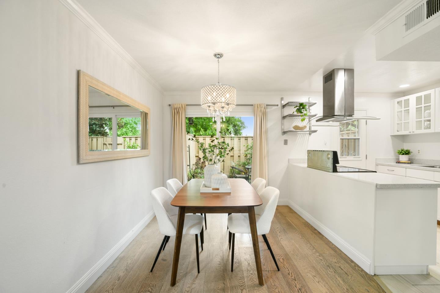 Detail Gallery Image 3 of 21 For 125 Connemara Way #164,  Sunnyvale,  CA 94087 - 2 Beds | 1/1 Baths