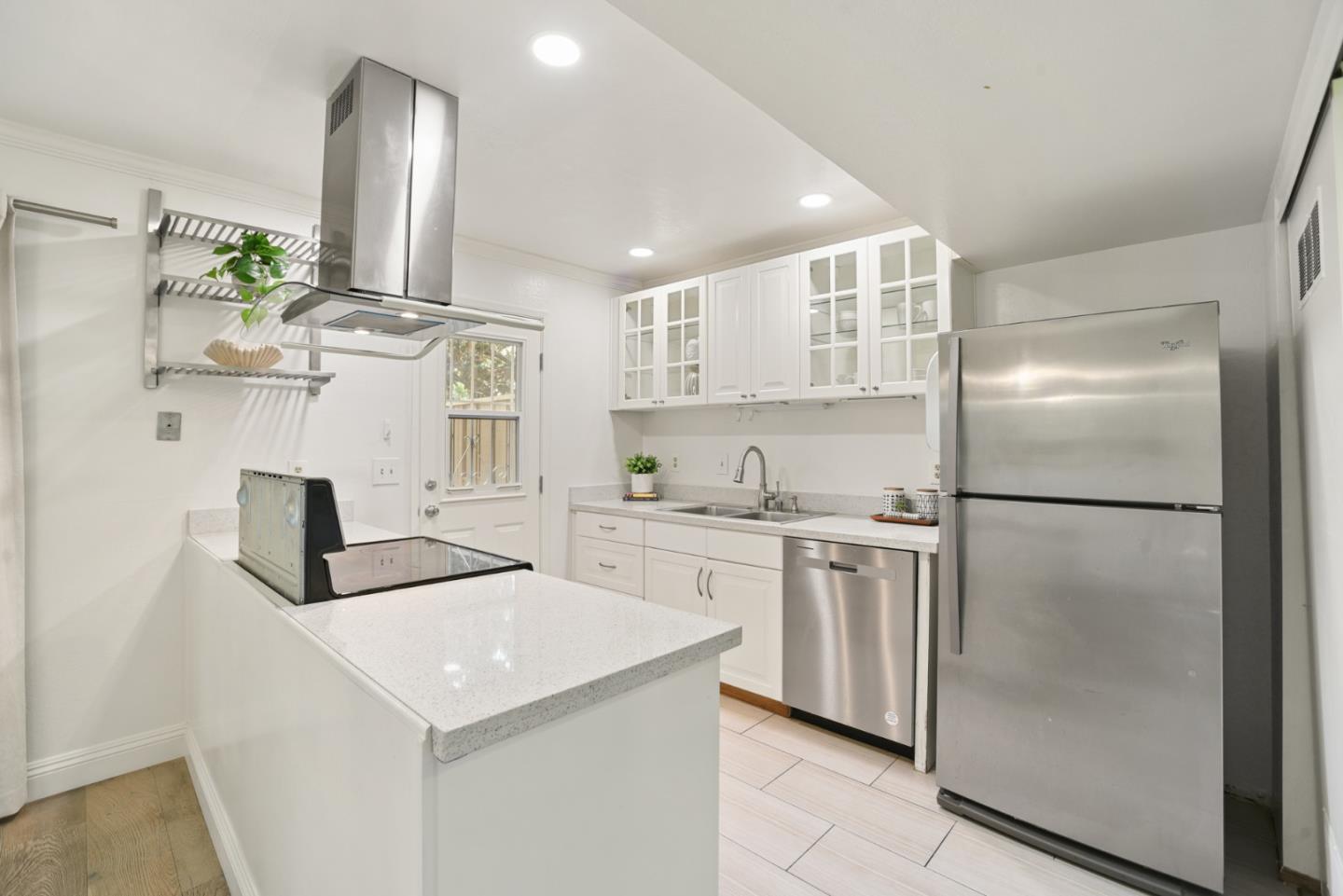 Detail Gallery Image 4 of 21 For 125 Connemara Way #164,  Sunnyvale,  CA 94087 - 2 Beds | 1/1 Baths