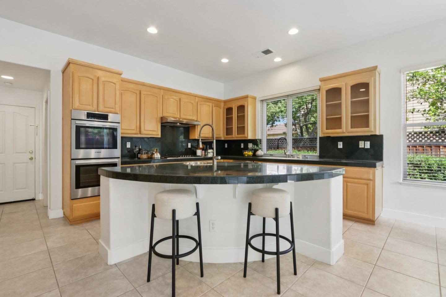 Detail Gallery Image 14 of 66 For 5867 Gleneagles Cir, San Jose,  CA 95138 - 4 Beds | 4/1 Baths