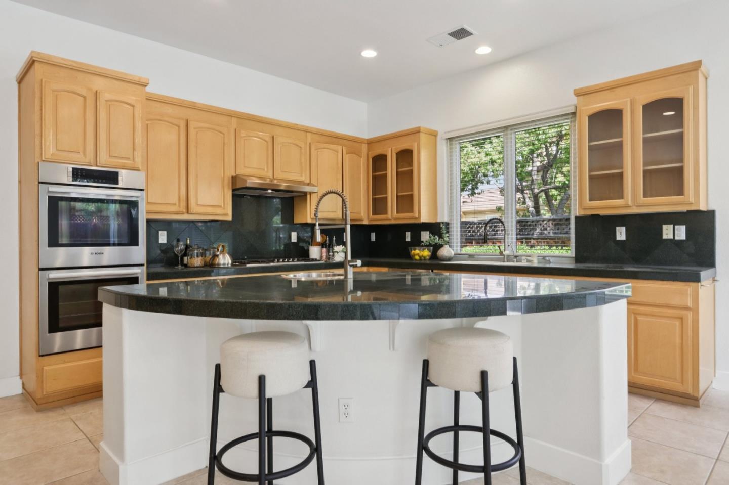 Detail Gallery Image 15 of 66 For 5867 Gleneagles Cir, San Jose,  CA 95138 - 4 Beds | 4/1 Baths