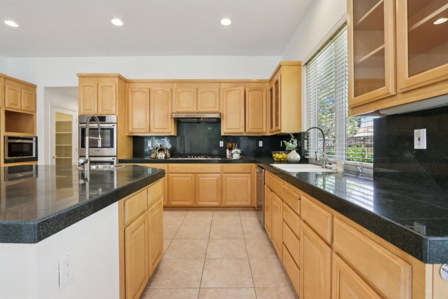 Detail Gallery Image 17 of 66 For 5867 Gleneagles Cir, San Jose,  CA 95138 - 4 Beds | 4/1 Baths