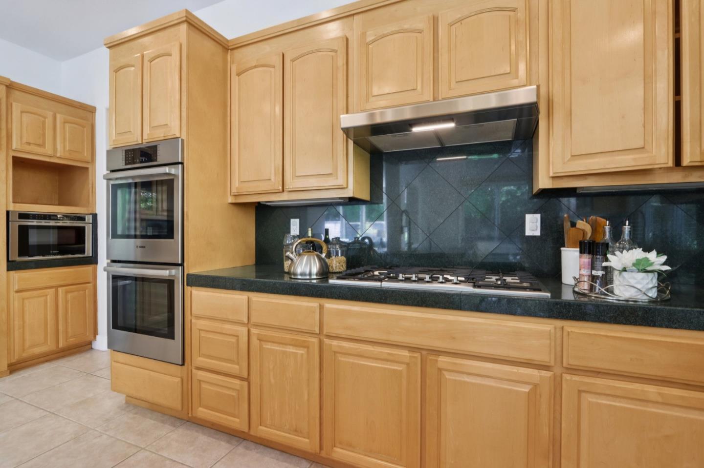 Detail Gallery Image 18 of 66 For 5867 Gleneagles Cir, San Jose,  CA 95138 - 4 Beds | 4/1 Baths