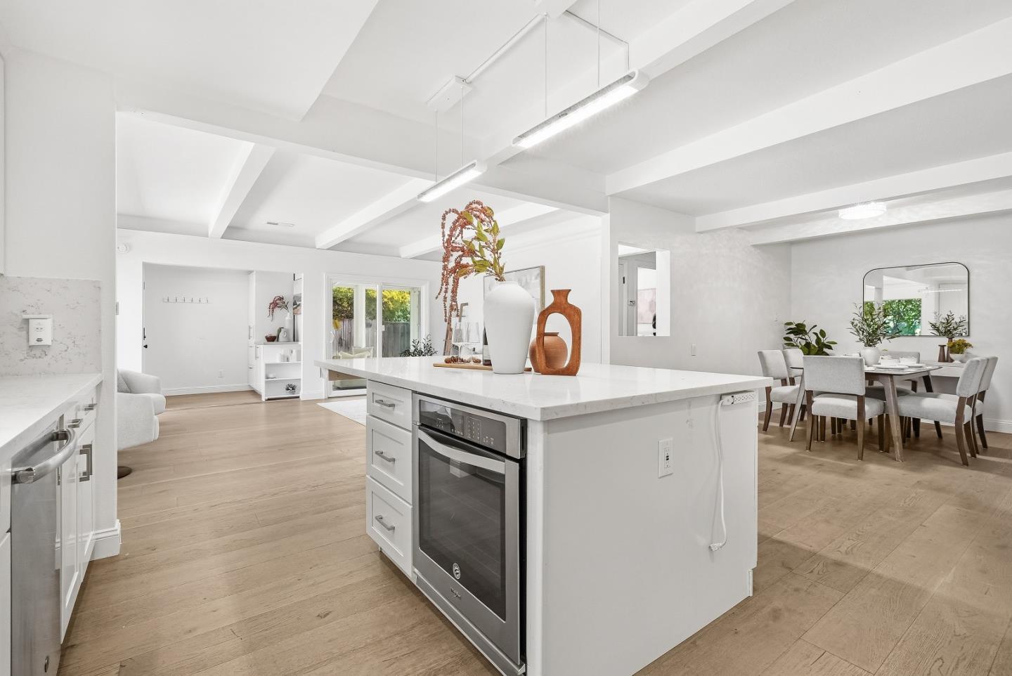 Detail Gallery Image 10 of 75 For 592 Sunnymount Ave, Sunnyvale,  CA 94087 - 5 Beds | 3 Baths