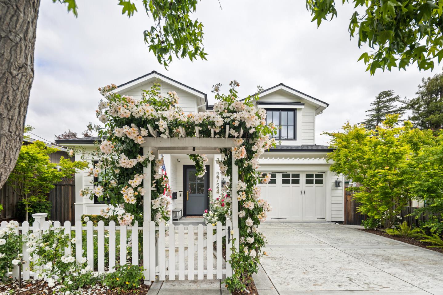 Detail Gallery Image 3 of 37 For 2724 Eaton Ave, San Carlos,  CA 94070 - 5 Beds | 4/1 Baths