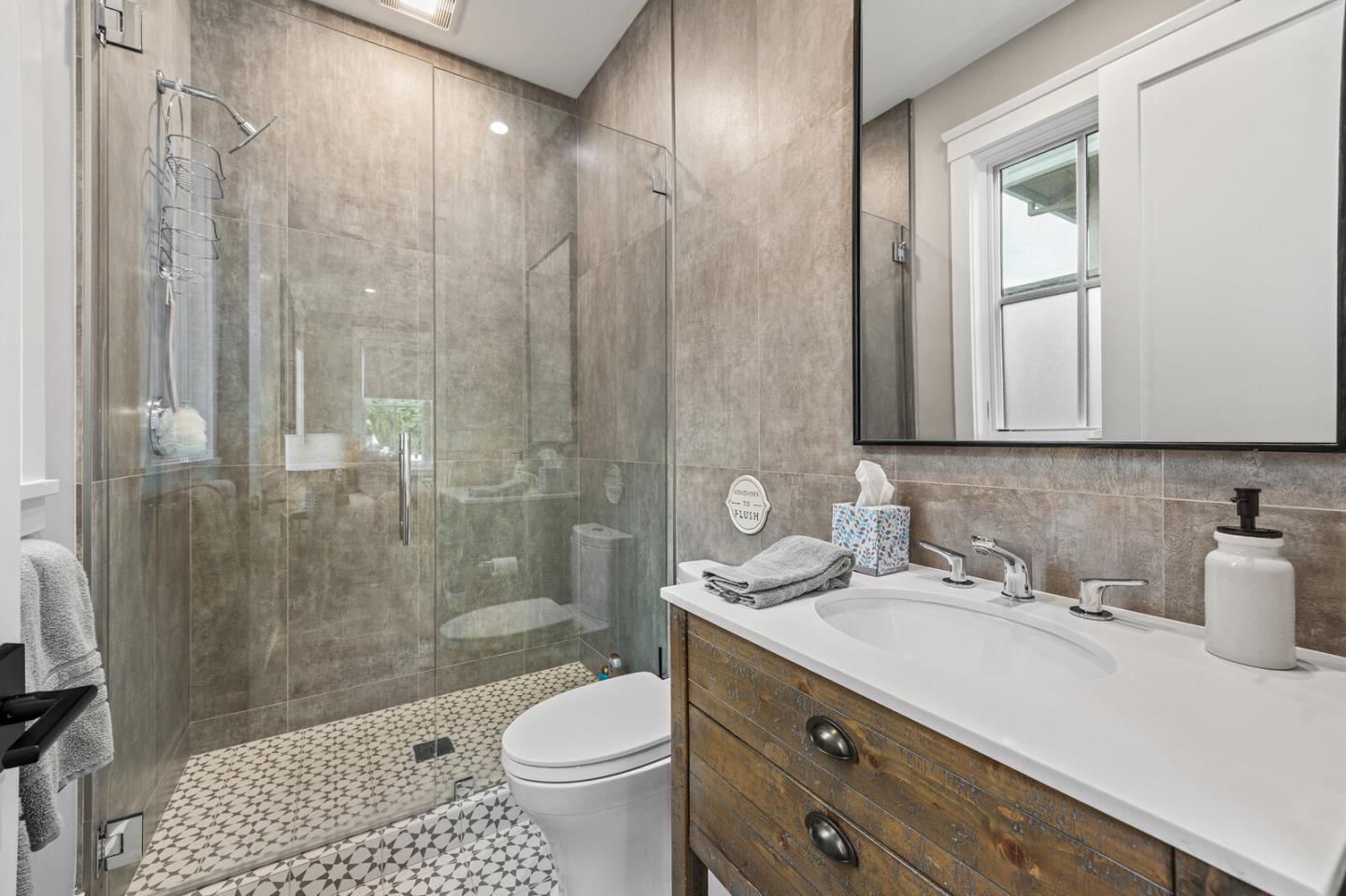 Detail Gallery Image 32 of 37 For 2724 Eaton Ave, San Carlos,  CA 94070 - 5 Beds | 4/1 Baths