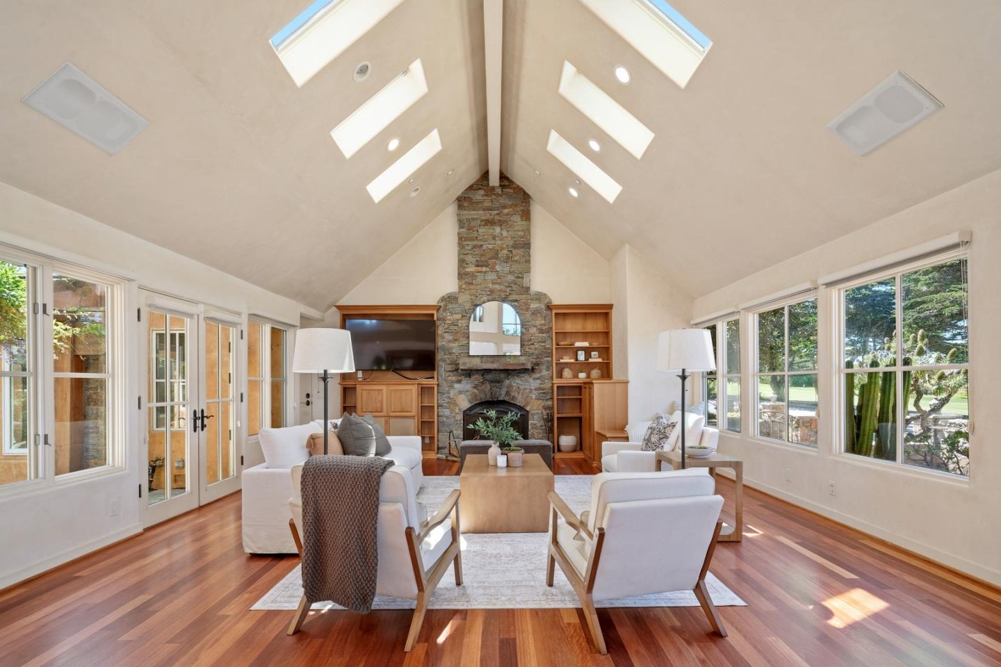 Detail Gallery Image 13 of 37 For 1273 Surf Ave, Pacific Grove,  CA 93950 - 4 Beds | 3/1 Baths