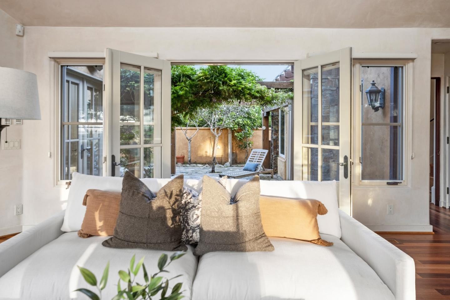 Detail Gallery Image 15 of 37 For 1273 Surf Ave, Pacific Grove,  CA 93950 - 4 Beds | 3/1 Baths