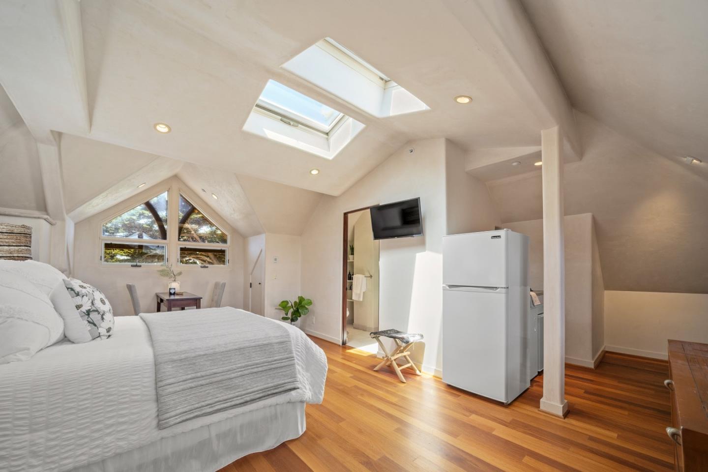 Detail Gallery Image 26 of 37 For 1273 Surf Ave, Pacific Grove,  CA 93950 - 4 Beds | 3/1 Baths