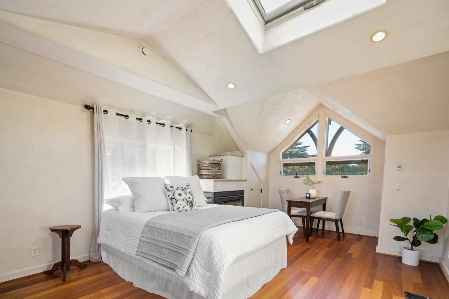 Detail Gallery Image 27 of 37 For 1273 Surf Ave, Pacific Grove,  CA 93950 - 4 Beds | 3/1 Baths