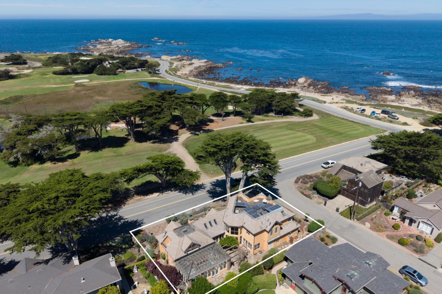 Detail Gallery Image 3 of 37 For 1273 Surf Ave, Pacific Grove,  CA 93950 - 4 Beds | 3/1 Baths