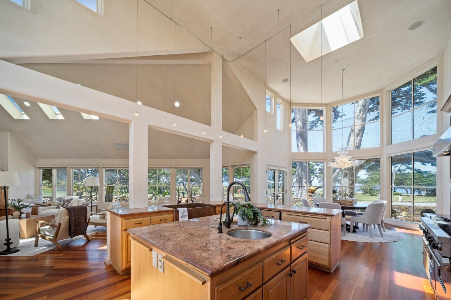 Detail Gallery Image 5 of 37 For 1273 Surf Ave, Pacific Grove,  CA 93950 - 4 Beds | 3/1 Baths