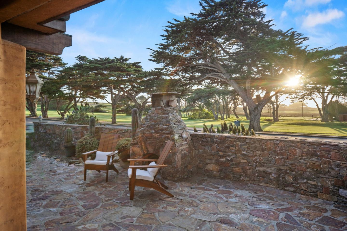 Detail Gallery Image 9 of 37 For 1273 Surf Ave, Pacific Grove,  CA 93950 - 4 Beds | 3/1 Baths