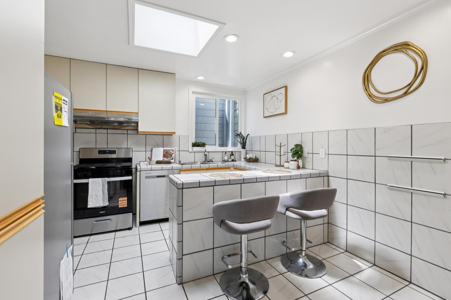 Detail Gallery Image 6 of 27 For 231 Ottawa Ave, San Francisco,  CA 94112 - 3 Beds | 2 Baths