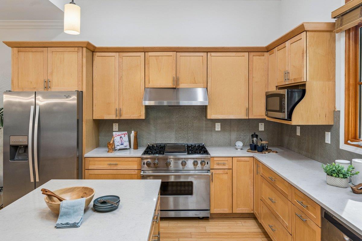 Detail Gallery Image 21 of 59 For 2308 Hillside Dr, Burlingame,  CA 94010 - 4 Beds | 3/1 Baths