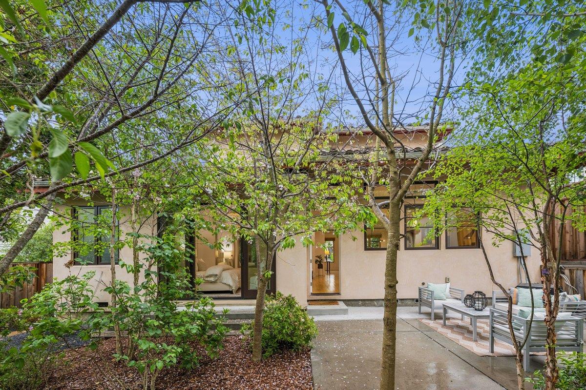 Detail Gallery Image 42 of 59 For 2308 Hillside Dr, Burlingame,  CA 94010 - 4 Beds | 3/1 Baths