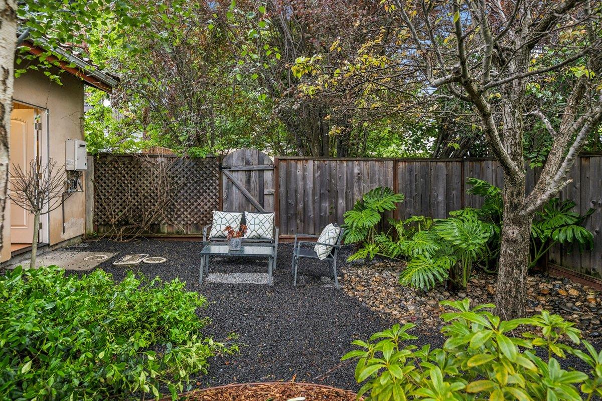 Detail Gallery Image 46 of 59 For 2308 Hillside Dr, Burlingame,  CA 94010 - 4 Beds | 3/1 Baths