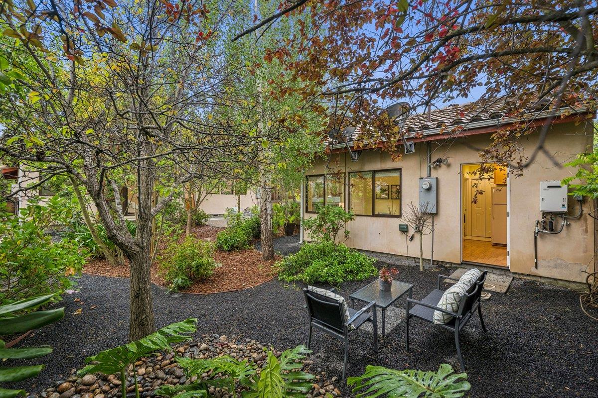 Detail Gallery Image 47 of 59 For 2308 Hillside Dr, Burlingame,  CA 94010 - 4 Beds | 3/1 Baths