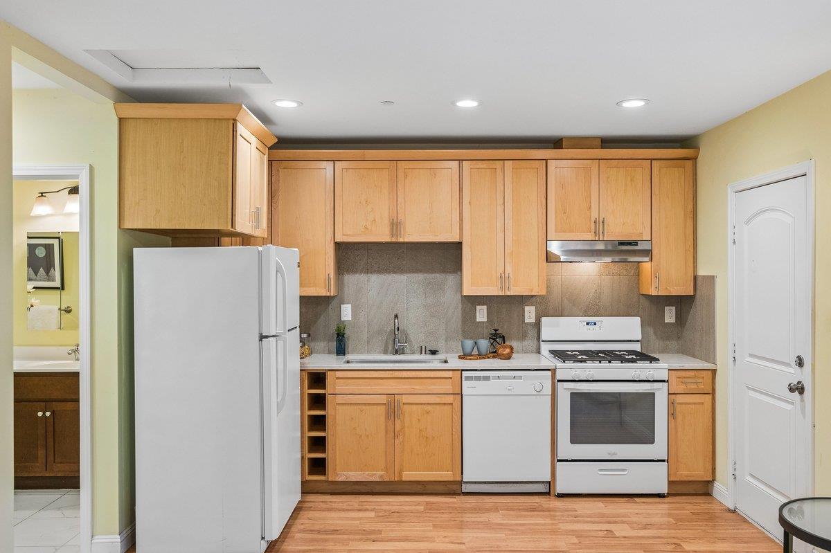 Detail Gallery Image 50 of 59 For 2308 Hillside Dr, Burlingame,  CA 94010 - 4 Beds | 3/1 Baths