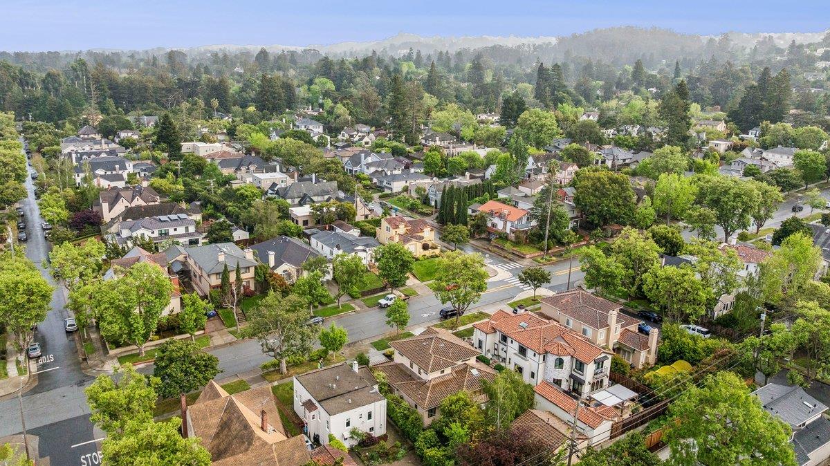 Detail Gallery Image 56 of 59 For 2308 Hillside Dr, Burlingame,  CA 94010 - 4 Beds | 3/1 Baths