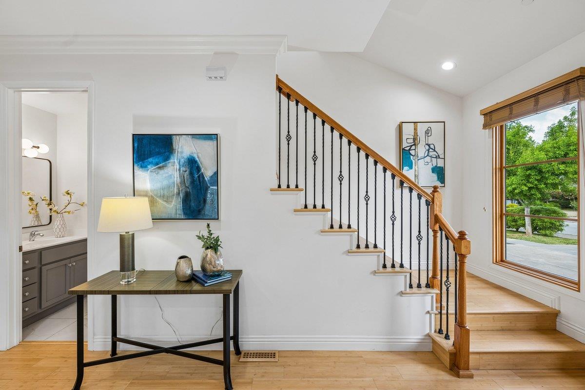 Detail Gallery Image 6 of 59 For 2308 Hillside Dr, Burlingame,  CA 94010 - 4 Beds | 3/1 Baths