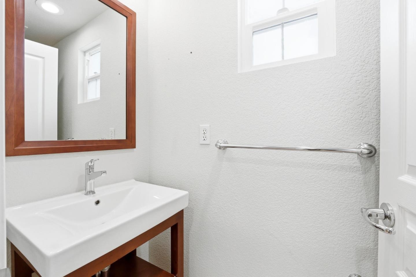 Detail Gallery Image 10 of 41 For 4179 Tobin Cir, Santa Clara,  CA 95054 - 3 Beds | 2/1 Baths