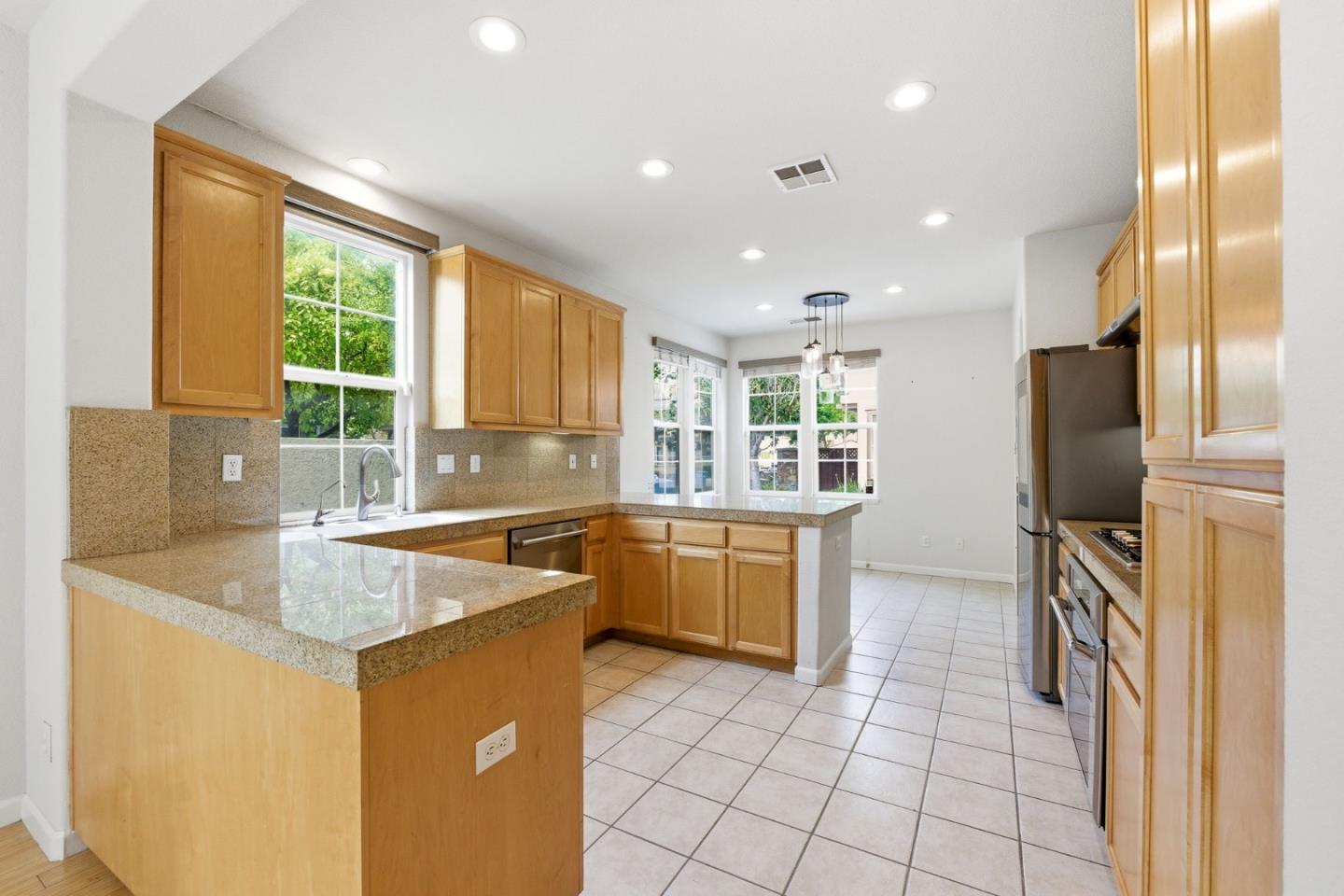 Detail Gallery Image 14 of 41 For 4179 Tobin Cir, Santa Clara,  CA 95054 - 3 Beds | 2/1 Baths