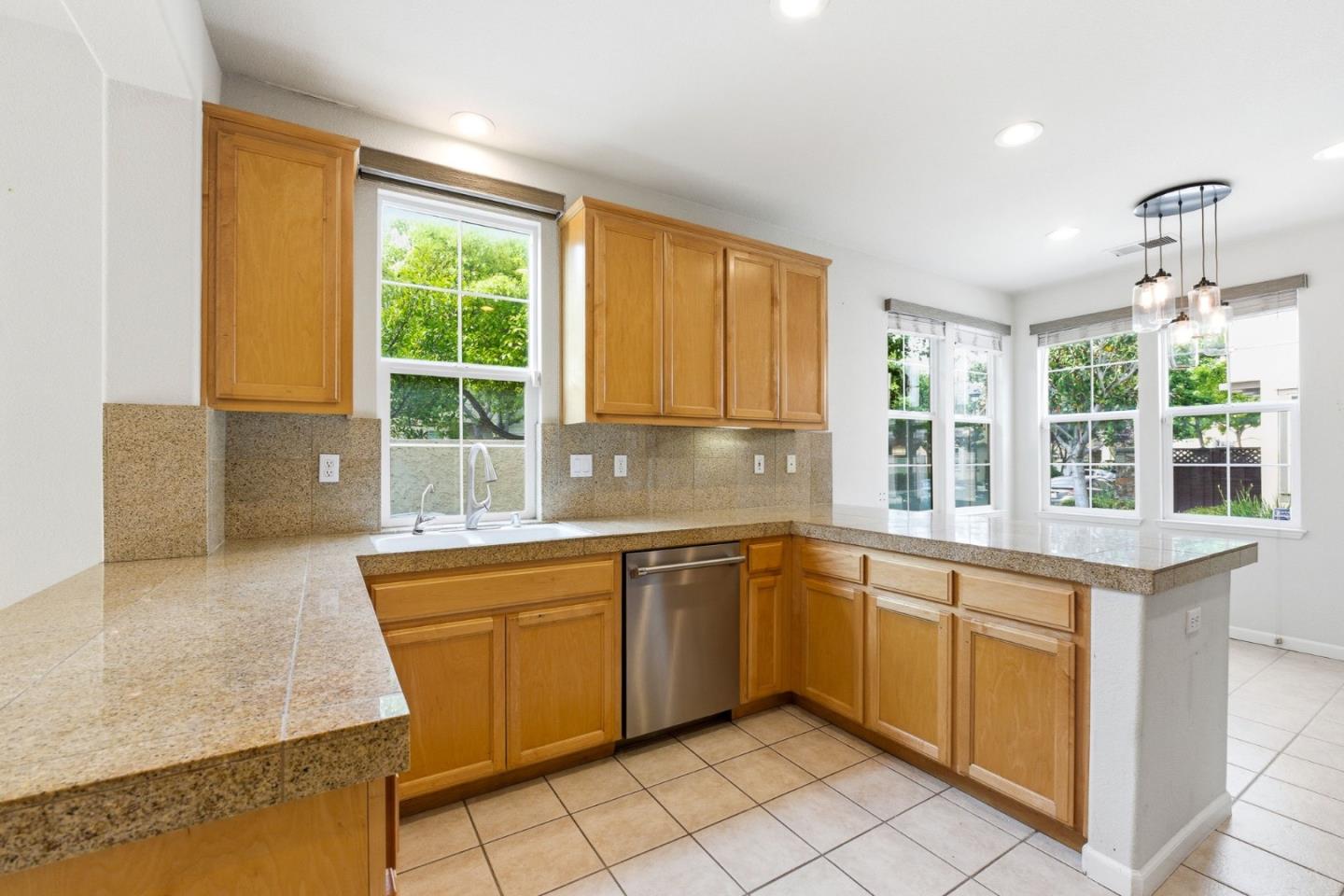 Detail Gallery Image 15 of 41 For 4179 Tobin Cir, Santa Clara,  CA 95054 - 3 Beds | 2/1 Baths