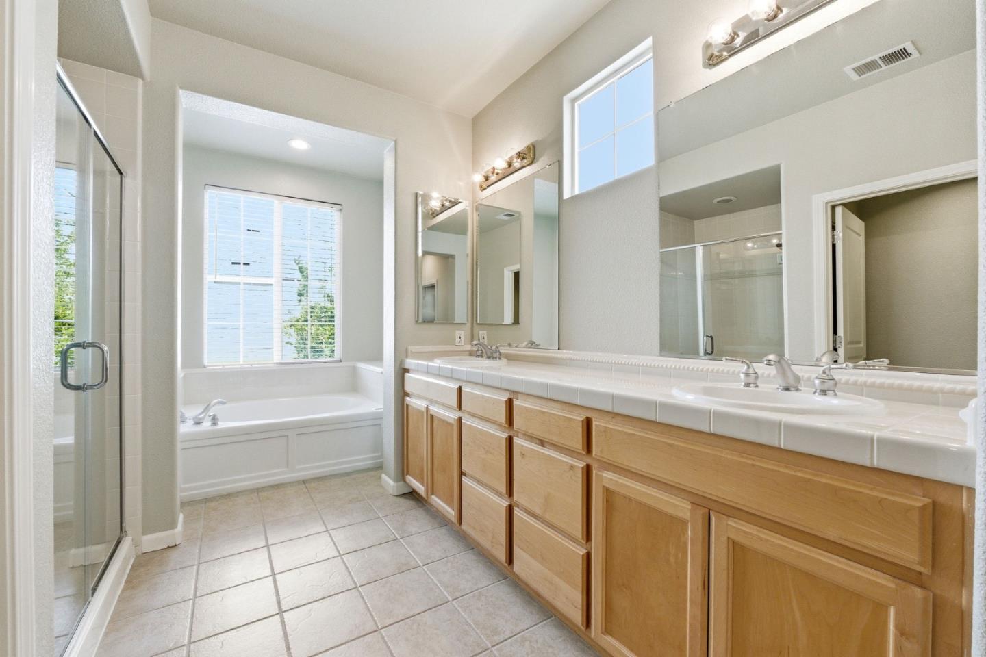 Detail Gallery Image 26 of 41 For 4179 Tobin Cir, Santa Clara,  CA 95054 - 3 Beds | 2/1 Baths