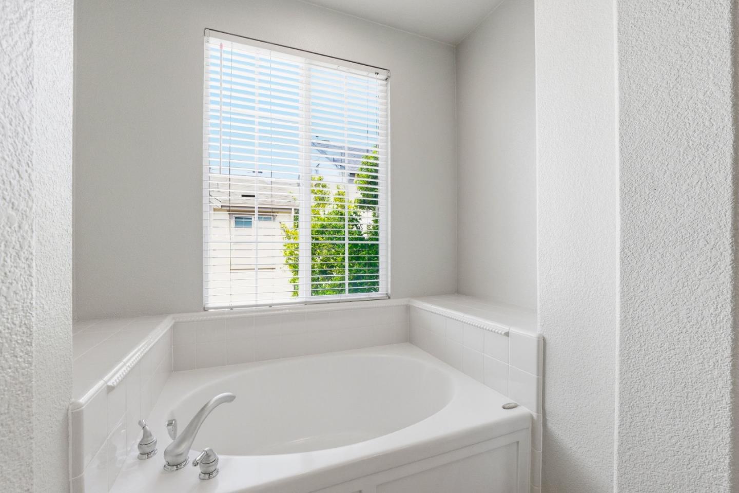 Detail Gallery Image 28 of 41 For 4179 Tobin Cir, Santa Clara,  CA 95054 - 3 Beds | 2/1 Baths