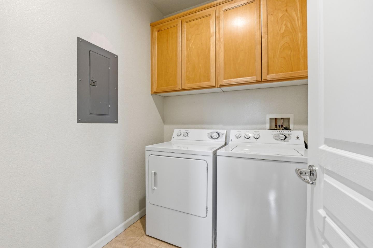 Detail Gallery Image 33 of 41 For 4179 Tobin Cir, Santa Clara,  CA 95054 - 3 Beds | 2/1 Baths