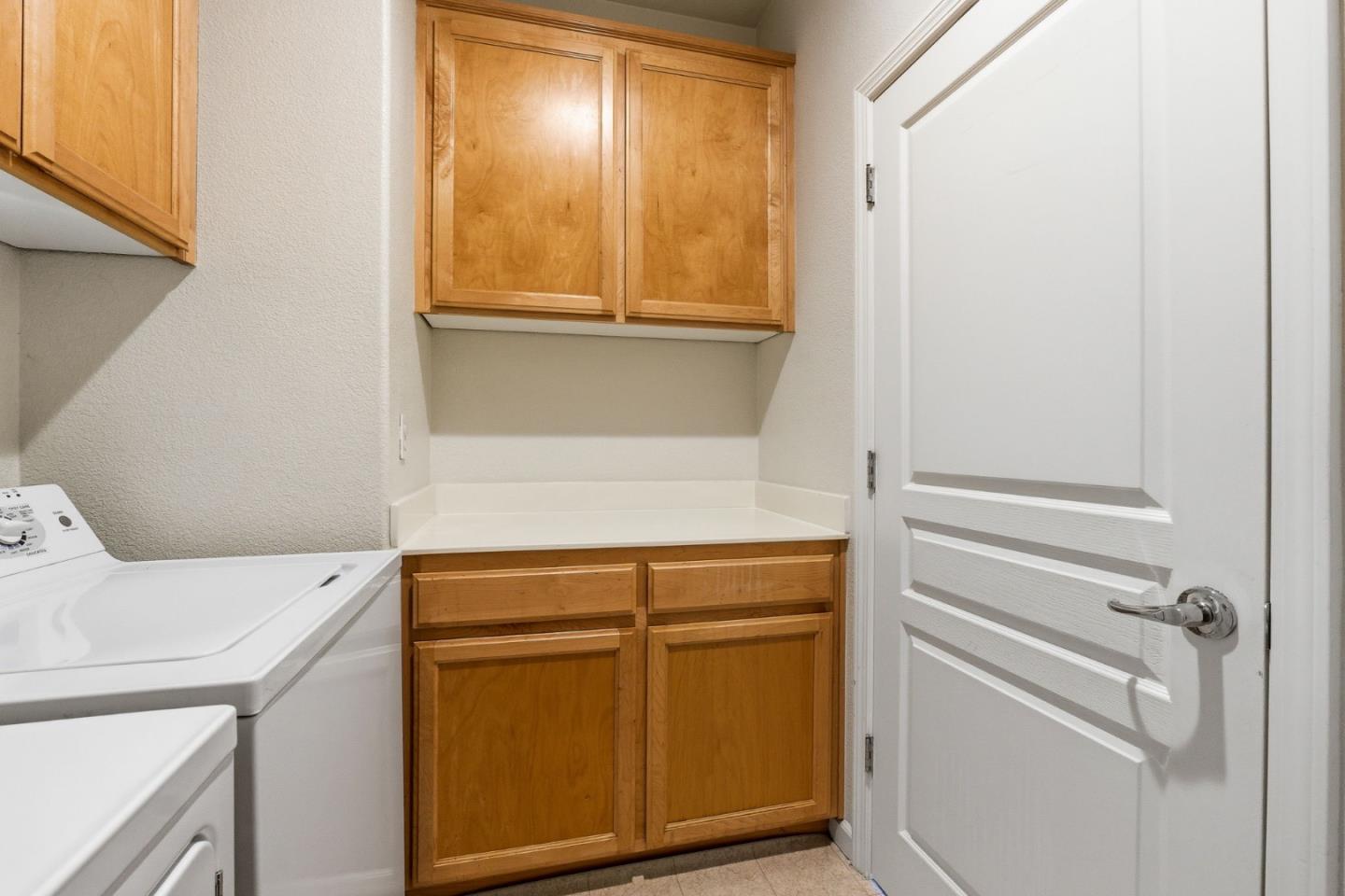 Detail Gallery Image 34 of 41 For 4179 Tobin Cir, Santa Clara,  CA 95054 - 3 Beds | 2/1 Baths