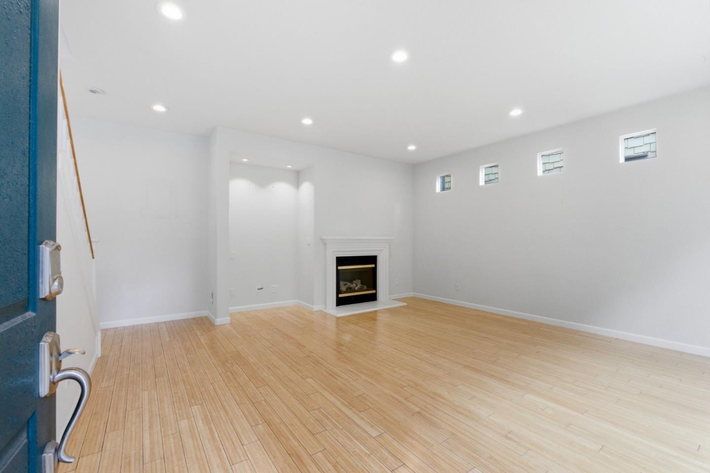 Detail Gallery Image 6 of 41 For 4179 Tobin Cir, Santa Clara,  CA 95054 - 3 Beds | 2/1 Baths