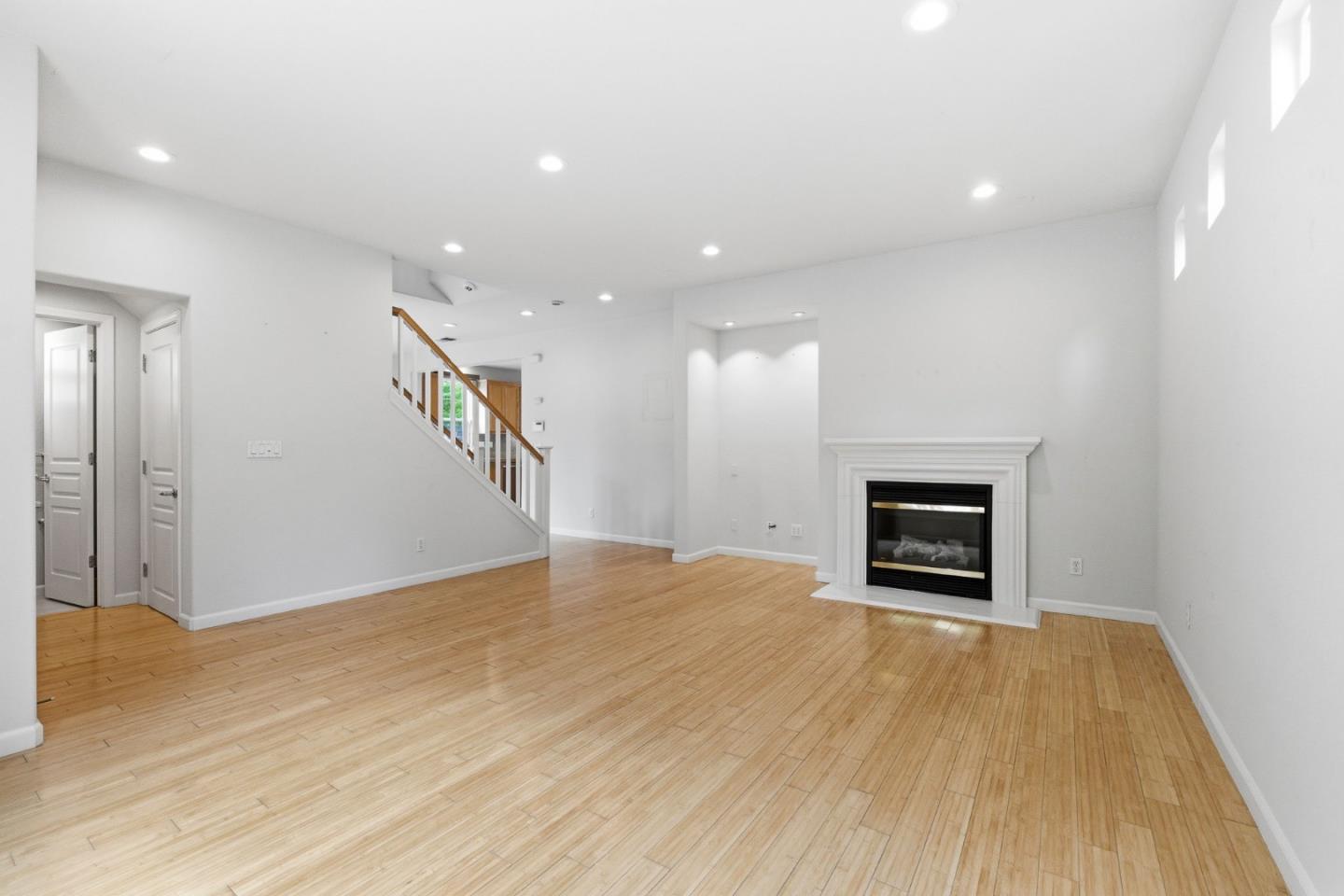 Detail Gallery Image 8 of 41 For 4179 Tobin Cir, Santa Clara,  CA 95054 - 3 Beds | 2/1 Baths