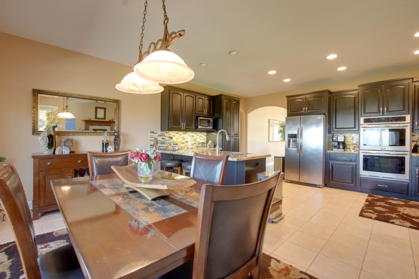 Detail Gallery Image 13 of 27 For 303 Taryn Ct, Hollister,  CA 95023 - 4 Beds | 3 Baths