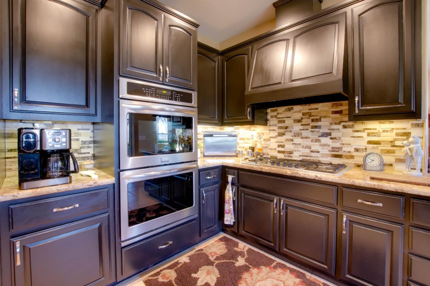 Detail Gallery Image 15 of 27 For 303 Taryn Ct, Hollister,  CA 95023 - 4 Beds | 3 Baths