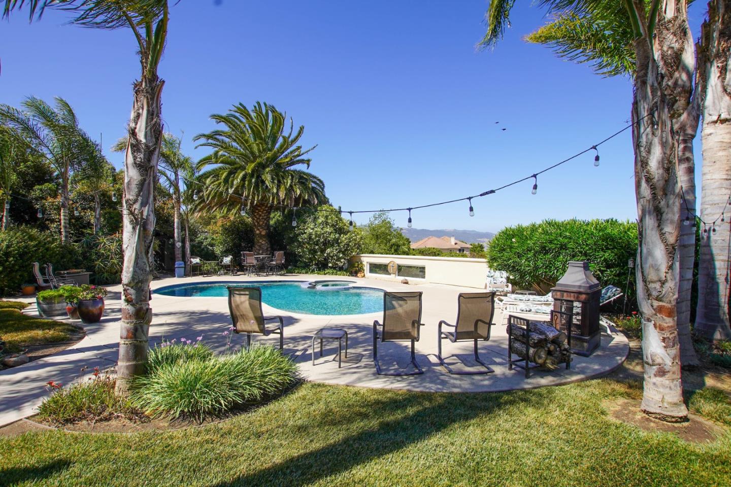 Detail Gallery Image 2 of 27 For 303 Taryn Ct, Hollister,  CA 95023 - 4 Beds | 3 Baths