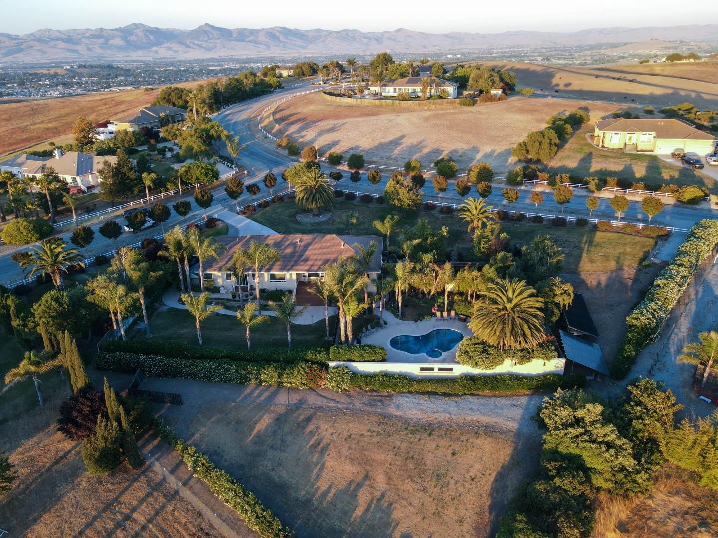 Detail Gallery Image 25 of 27 For 303 Taryn Ct, Hollister,  CA 95023 - 4 Beds | 3 Baths