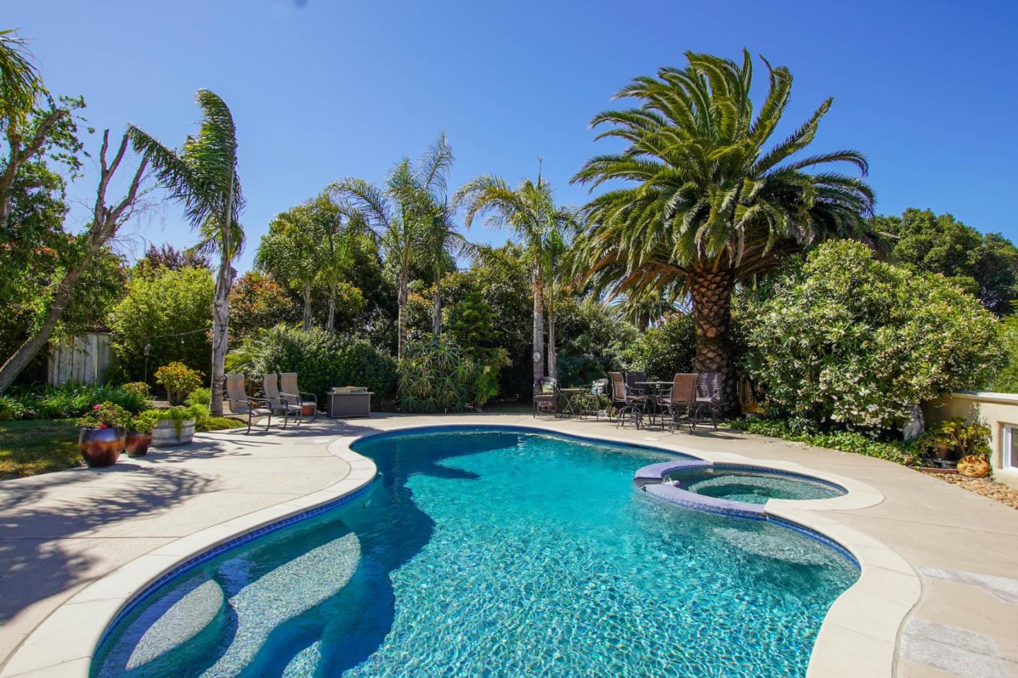 Detail Gallery Image 3 of 27 For 303 Taryn Ct, Hollister,  CA 95023 - 4 Beds | 3 Baths