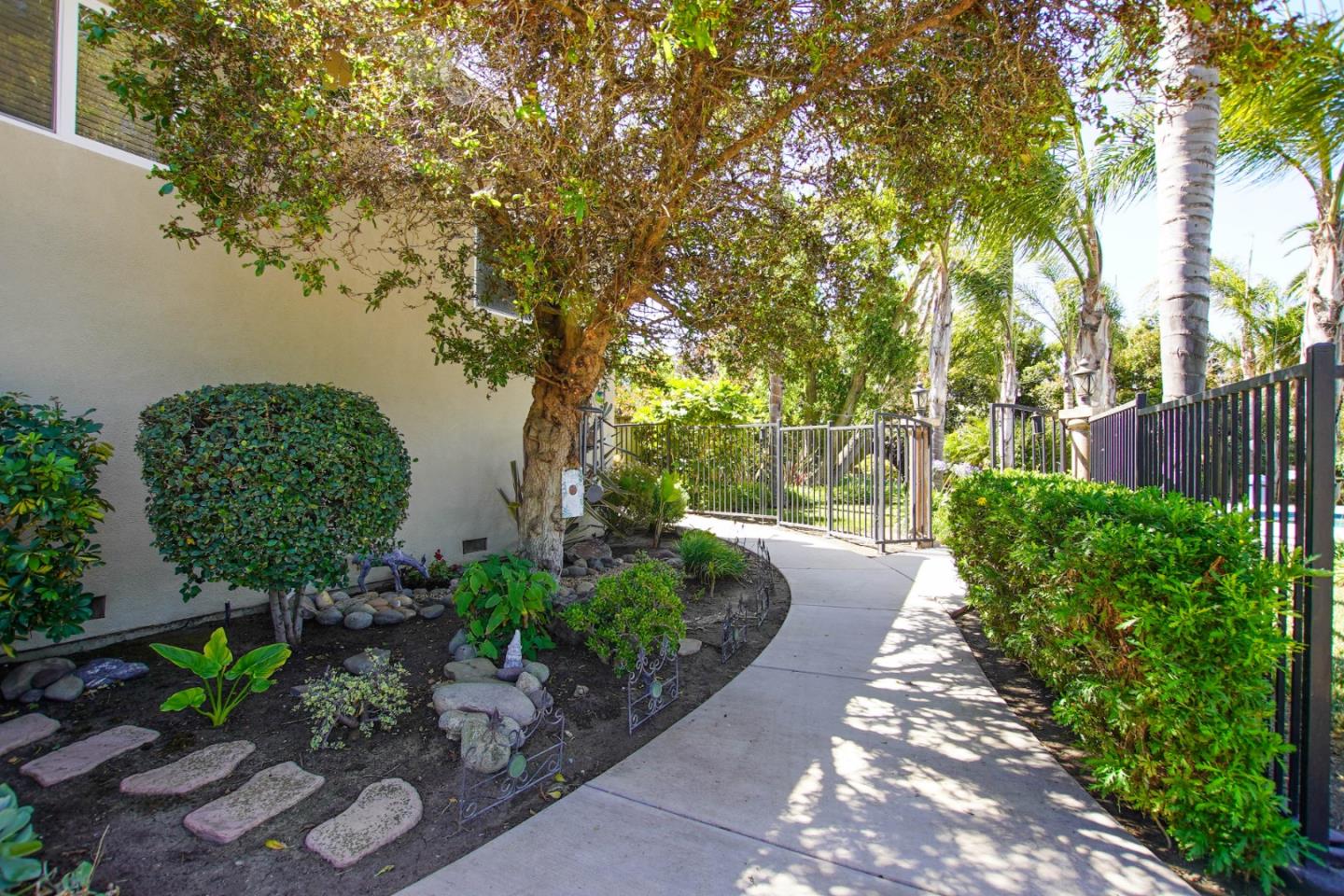 Detail Gallery Image 7 of 27 For 303 Taryn Ct, Hollister,  CA 95023 - 4 Beds | 3 Baths