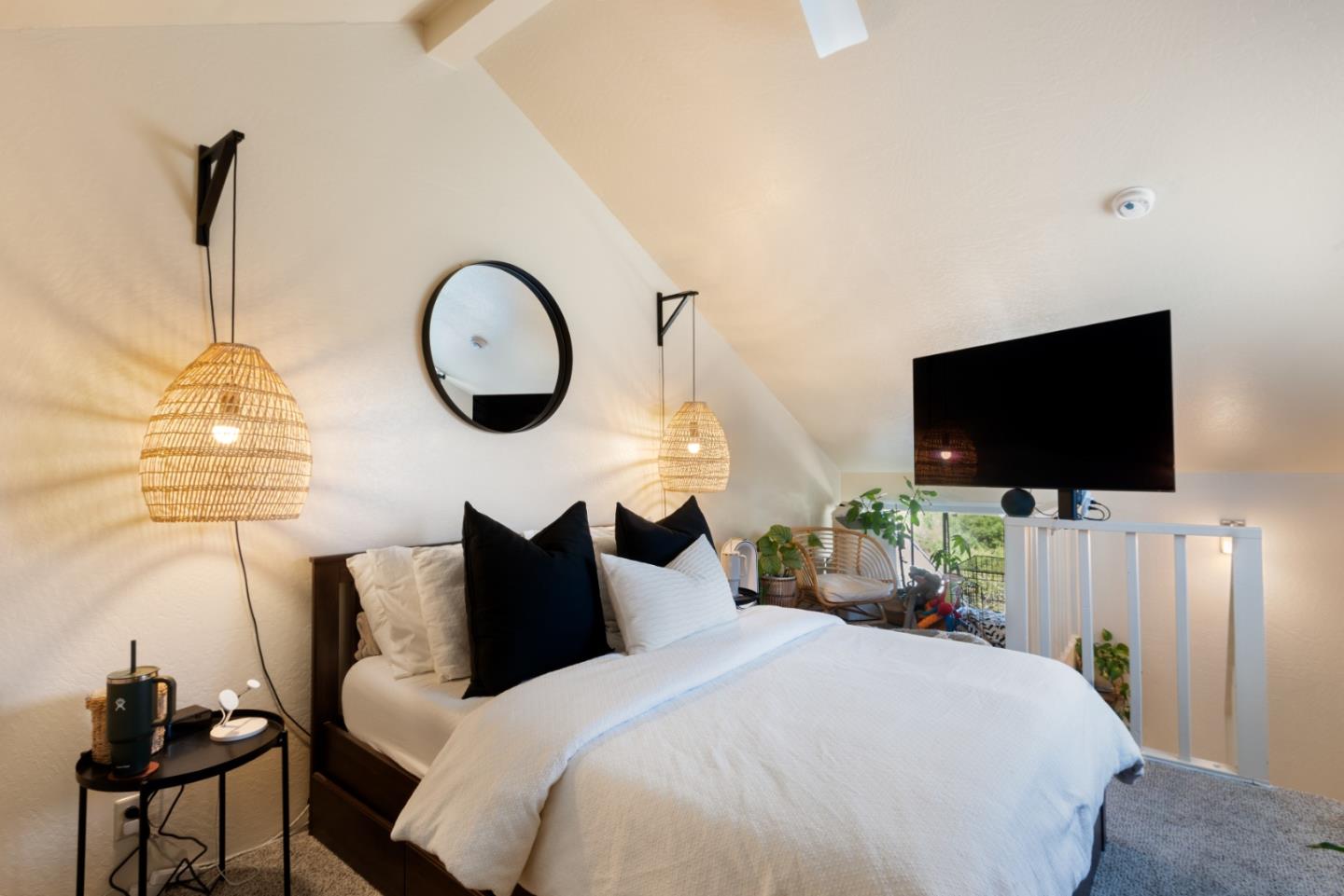 Detail Gallery Image 10 of 22 For 565 English Ave #13,  Monterey,  CA 93940 - 1 Beds | 1/1 Baths