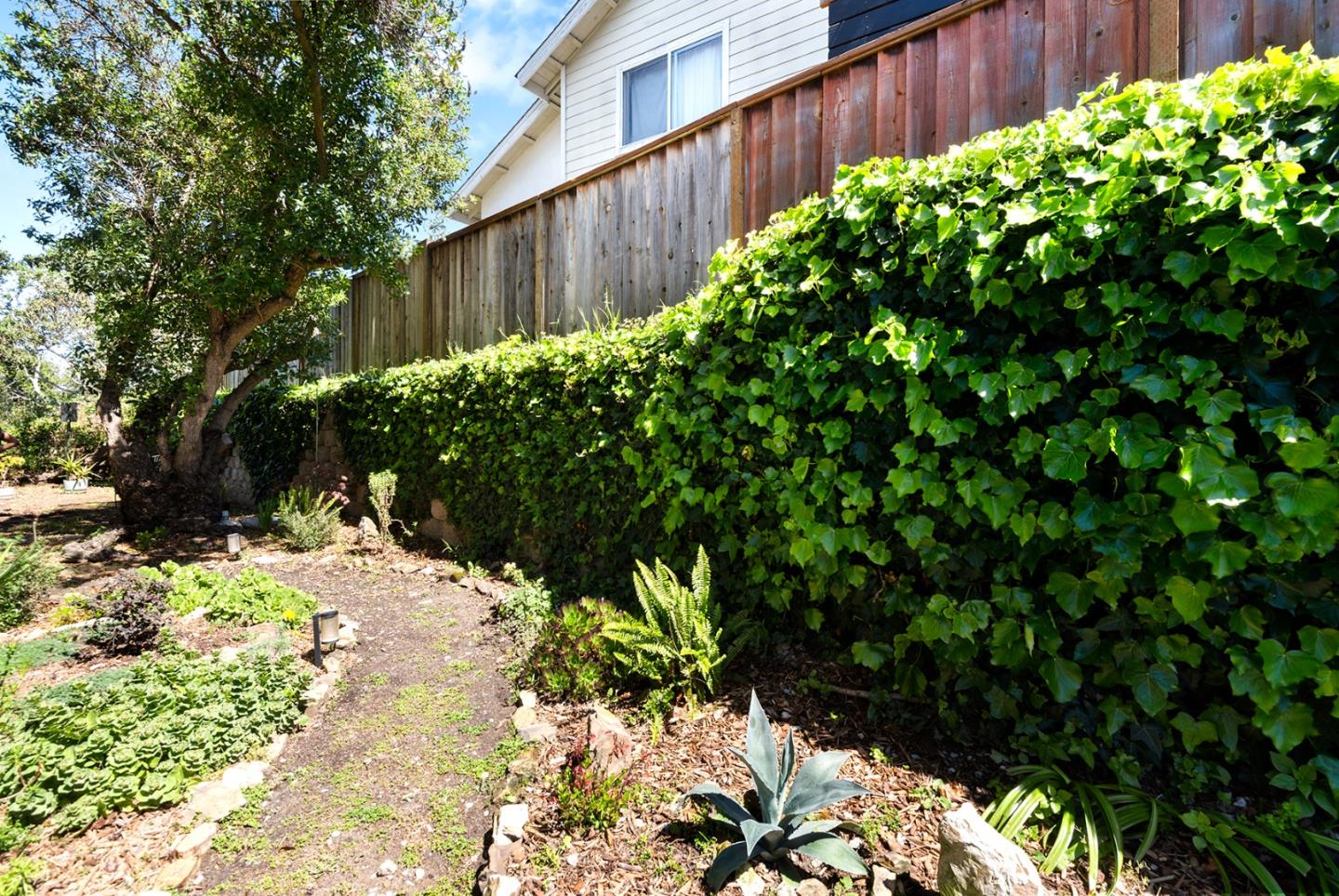 Detail Gallery Image 22 of 22 For 565 English Ave #13,  Monterey,  CA 93940 - 1 Beds | 1/1 Baths