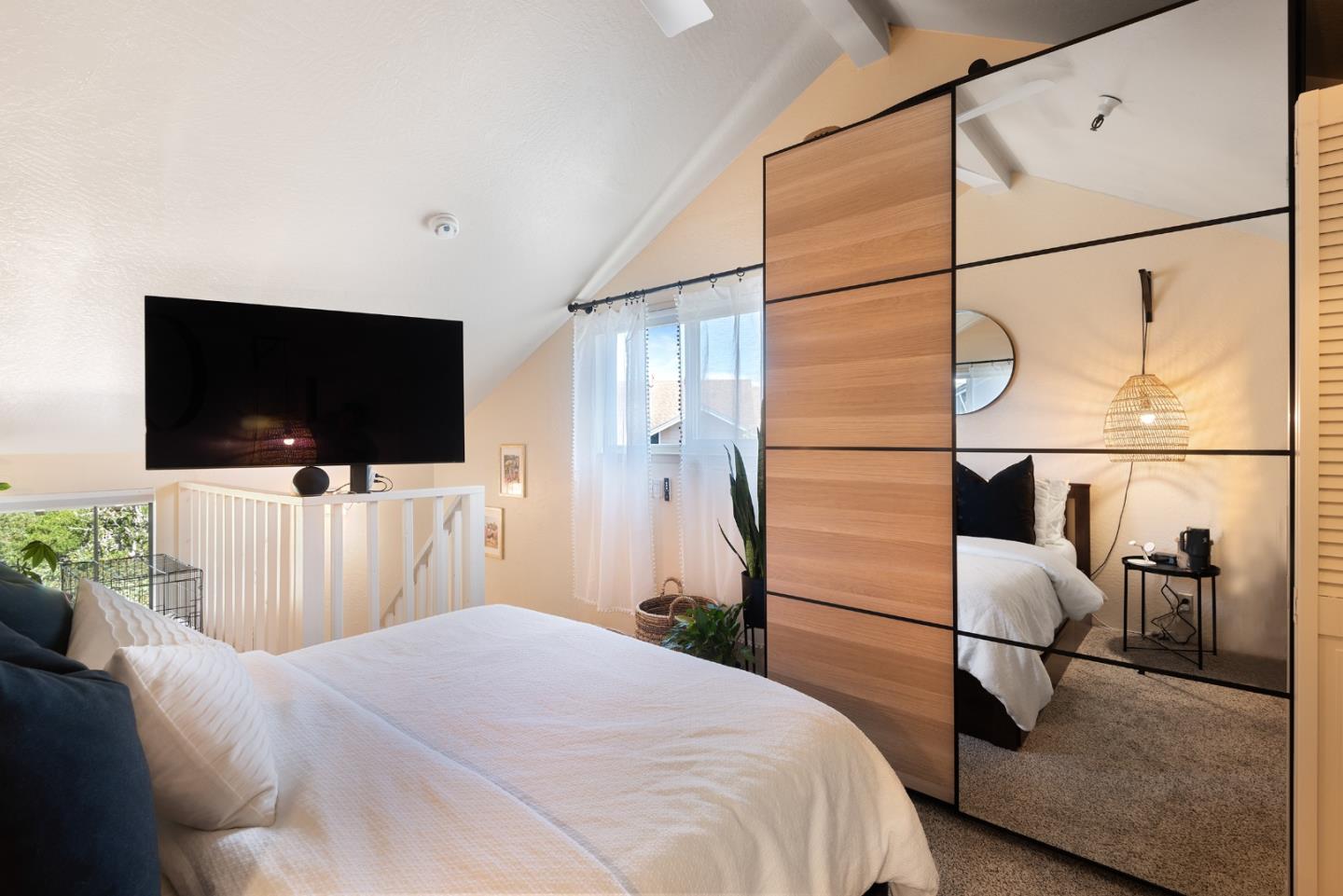 Detail Gallery Image 8 of 22 For 565 English Ave #13,  Monterey,  CA 93940 - 1 Beds | 1/1 Baths