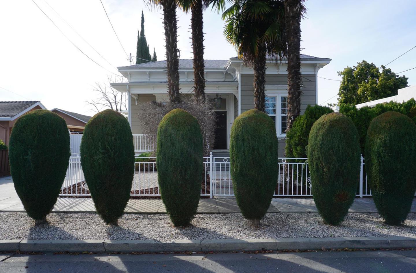 Detail Gallery Image 2 of 15 For 139 Brooklyn Ave, San Jose,  CA 95128 - 4 Beds | 3 Baths