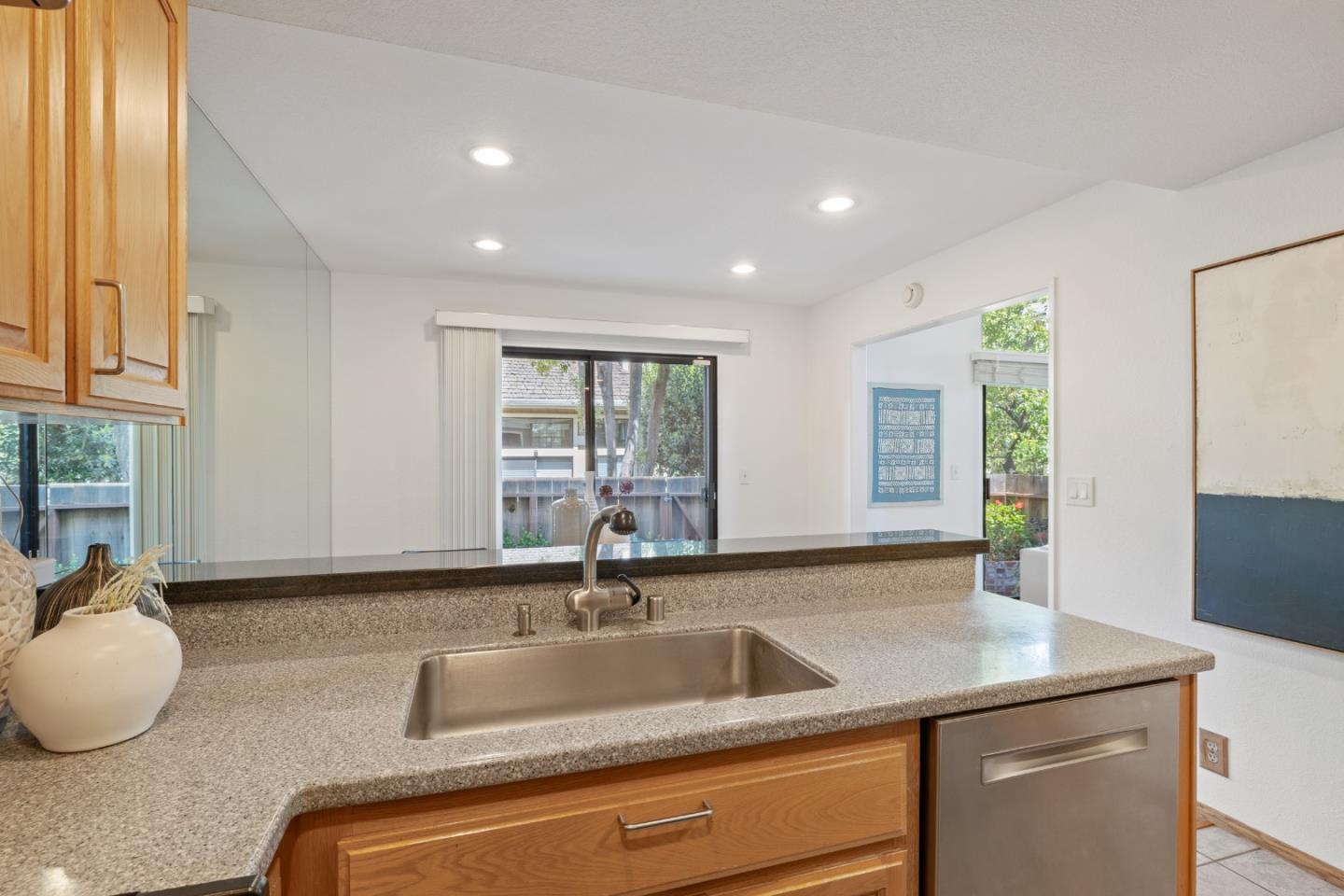 Detail Gallery Image 6 of 29 For 2477 Rebecca Lynn Way, Santa Clara,  CA 95050 - 2 Beds | 2/1 Baths