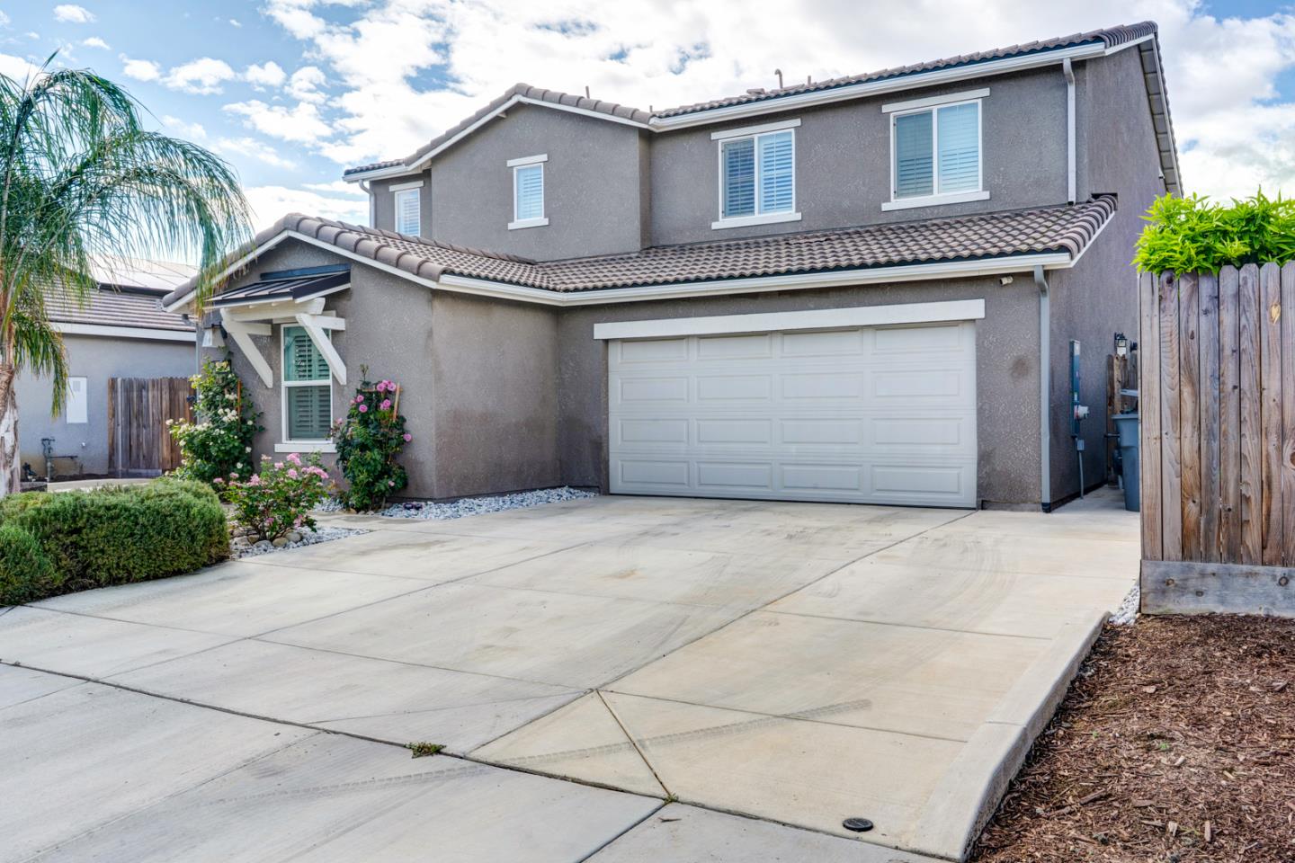 Detail Gallery Image 2 of 61 For Sansoni St, Los Banos,  CA 93635 - 5 Beds | 3/1 Baths