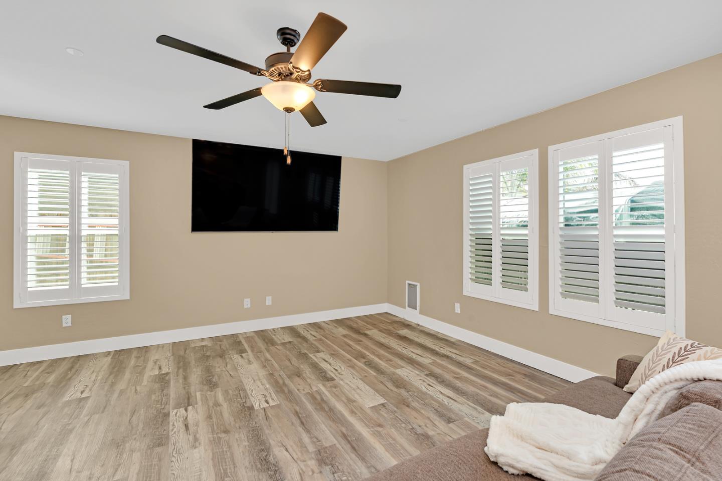 Detail Gallery Image 24 of 61 For Sansoni St, Los Banos,  CA 93635 - 5 Beds | 3/1 Baths