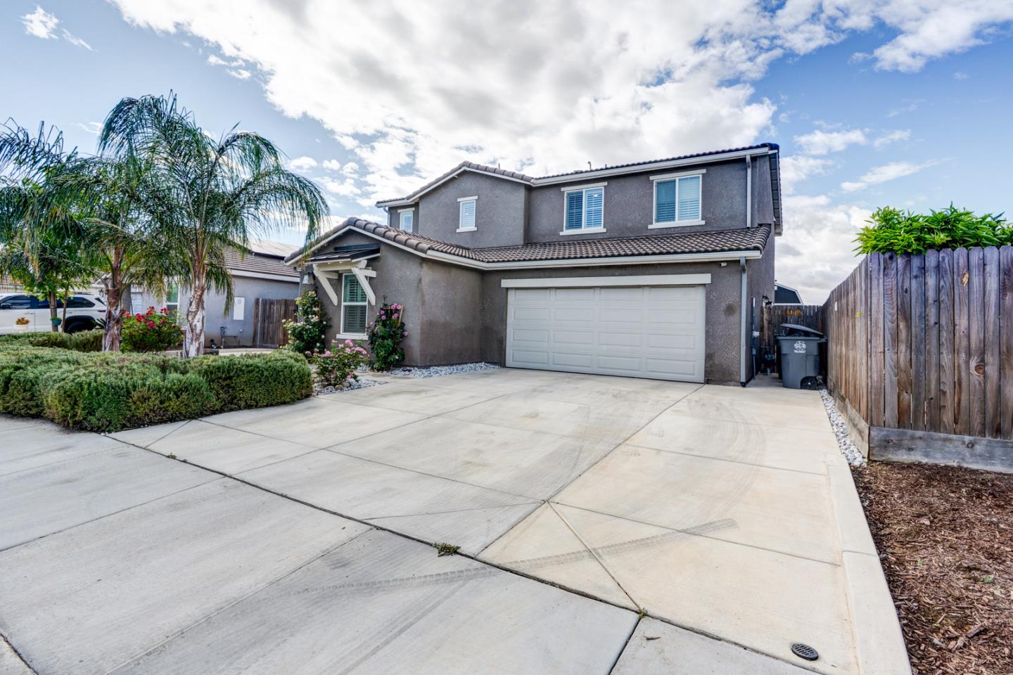 Detail Gallery Image 3 of 61 For Sansoni St, Los Banos,  CA 93635 - 5 Beds | 3/1 Baths