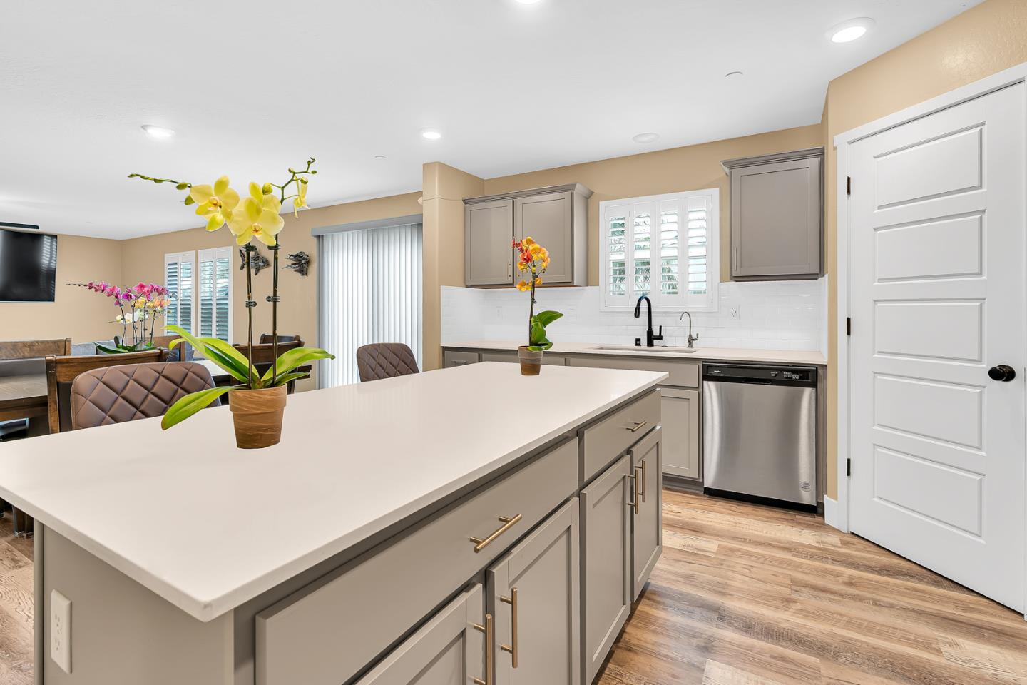 Detail Gallery Image 34 of 61 For Sansoni St, Los Banos,  CA 93635 - 5 Beds | 3/1 Baths