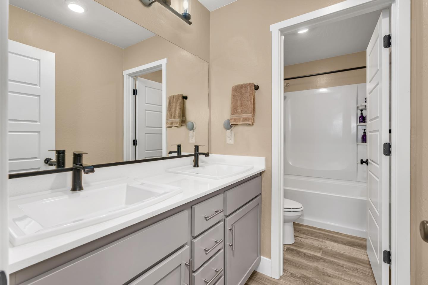 Detail Gallery Image 45 of 61 For Sansoni St, Los Banos,  CA 93635 - 5 Beds | 3/1 Baths